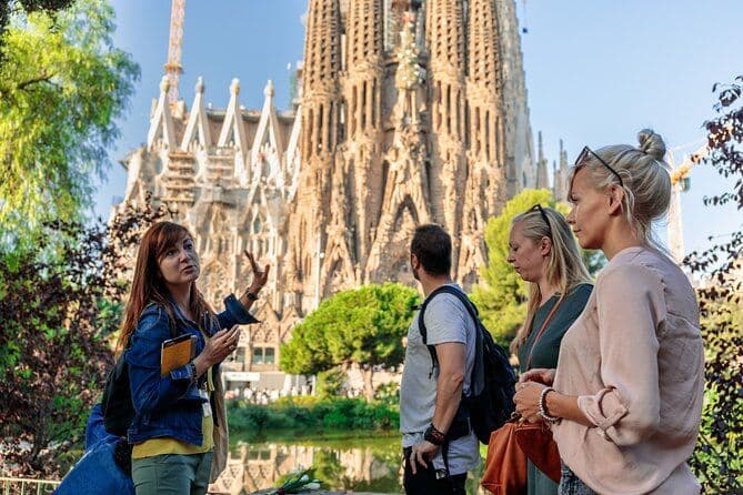 Billet Visite guidée de Gaudí à Barcelone incluant la Casa Batlló, le Park Güell et la Sagrada Familia