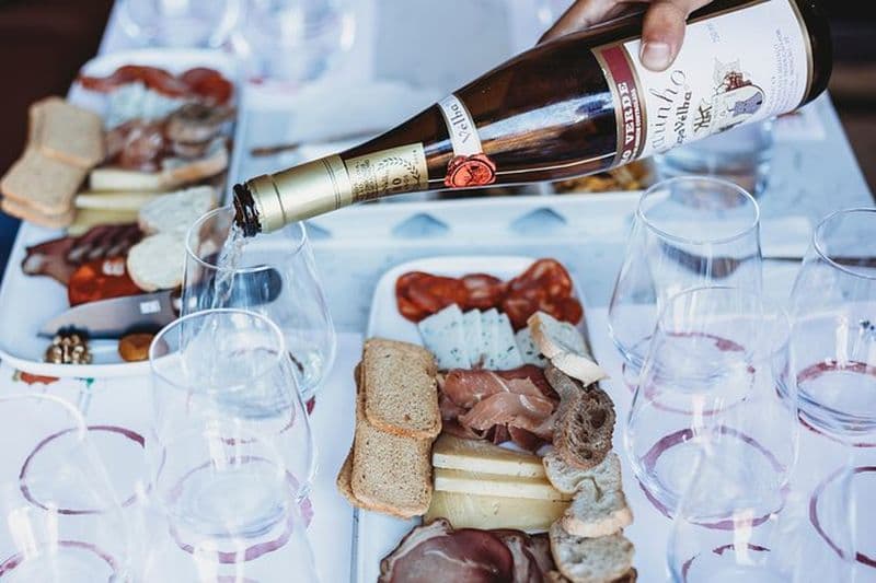 Billet Dégustation de vins et de fromages dans une cave de Lisbonne