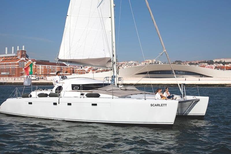 Billet Balade privée en catamaran à Lisbonne
