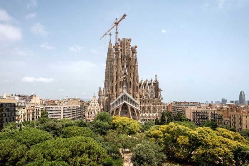 Billet Billets coupe-file Sagrada Família + bus hop-on hop-off Barcelone (24 h)