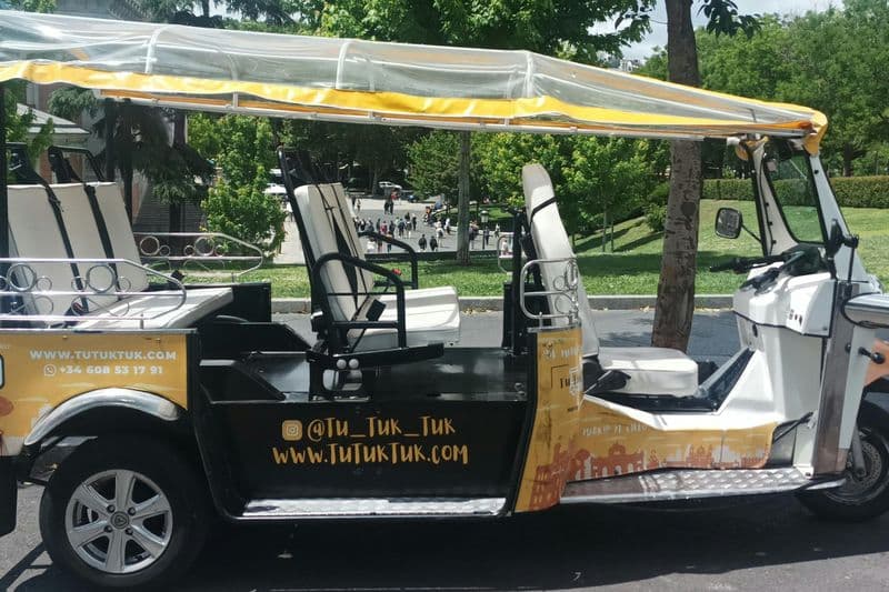 Billet Balade guidée en tuk tuk de 2 heures à Madrid