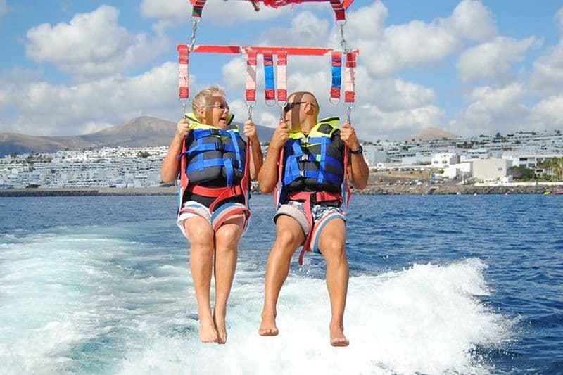 Billet Expérience de parasailing et tour en jet-ski à Lanzarote
