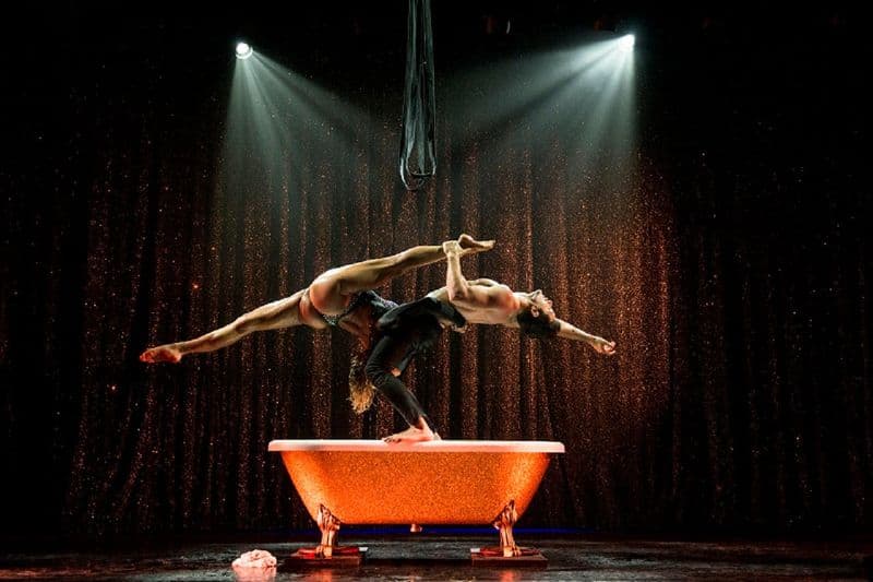 Billet Billets pour le Cabaret Paradis Latin à Paris avec dîner et champagne