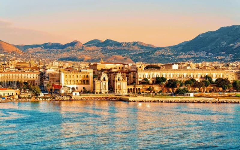 Billet Palermo coast boat tour with drinks and fresh fruit on board