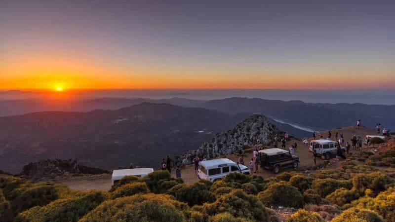 Billet En 4x4 dans les montagnes crètoises au coucher du soleil avec repas