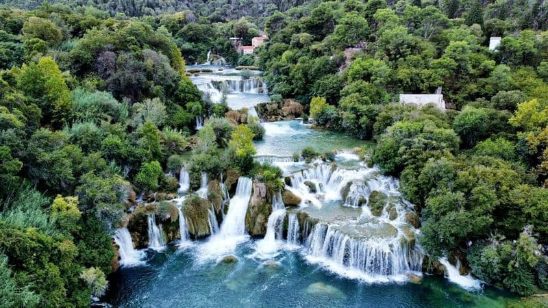 Billet Excursion aux cascades de Krka au départ de Split - oasis bleue et verte