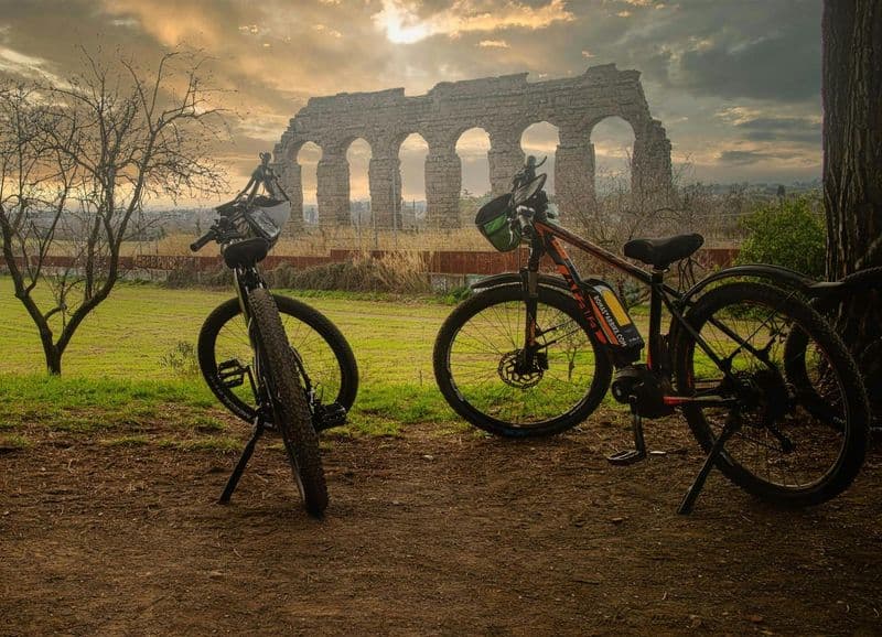 Billet Visite en vélo électrique de la voie Appienne et du parc des aqueducs avec catacombes et boîte à lunch