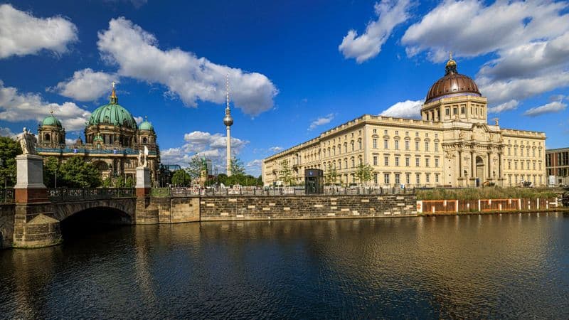 Billet Visite guidée à pied du centre historique de Berlin avec le passeport pour l'île aux musées