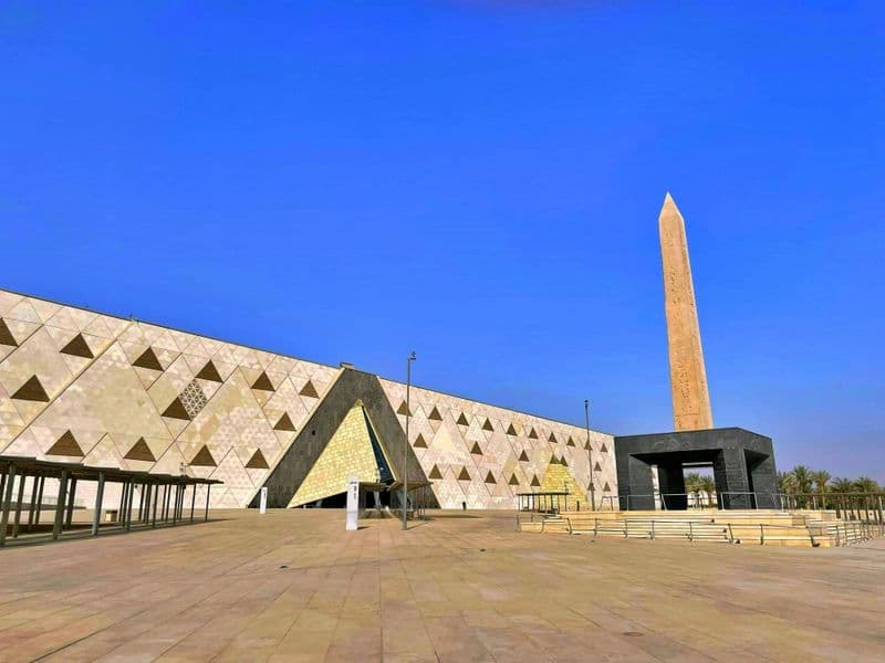 Billet Le Nouveau Grand Musée et les Pyramides de Gizeh avec vols au départ de Louxor