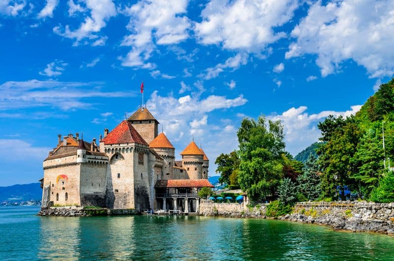 Billet Montreux and Chillon Castle Day Tour from Lausanne by Bus