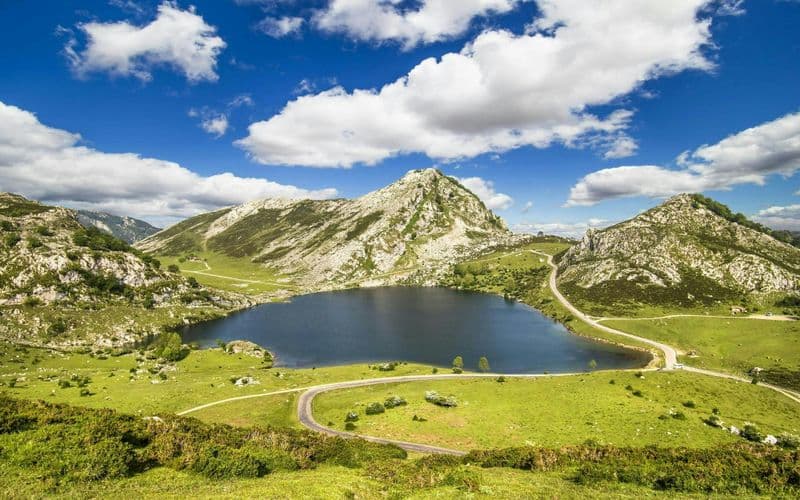 Billet Day trip to Covadonga lakes, sanctuary, Cangas and Lastres from Gijon