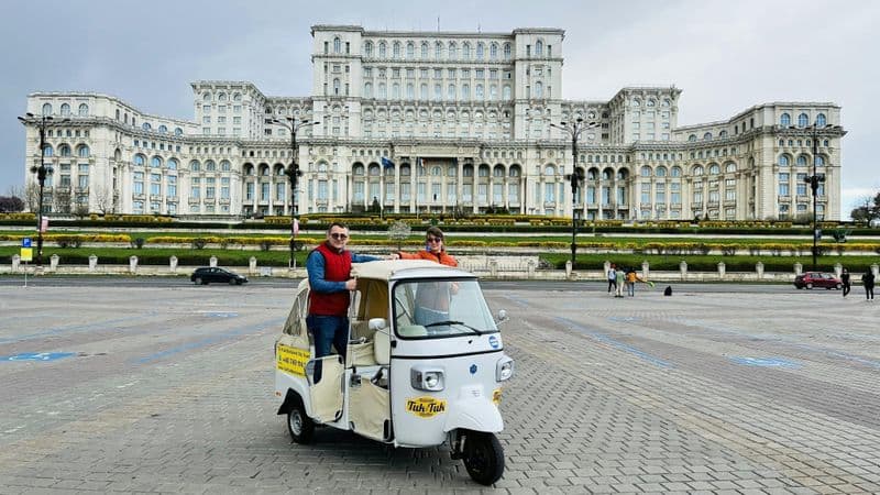 Billet Visite guidée des points forts de Bucarest en tuk-tuk