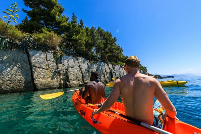 Billet Excursion guidée en kayak avec arrêts de plongée en apnée au départ de Split