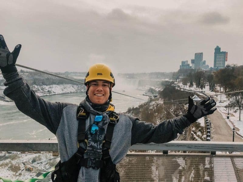 Billet Niagara falls daytime zipline