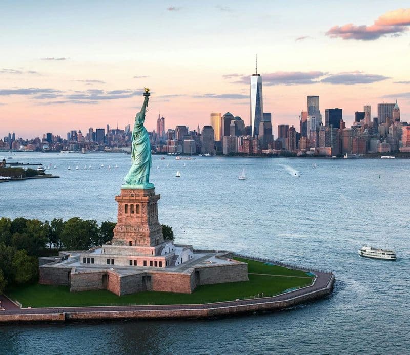 Billet Croisière touristique vers les monuments de New York avec guide touristique