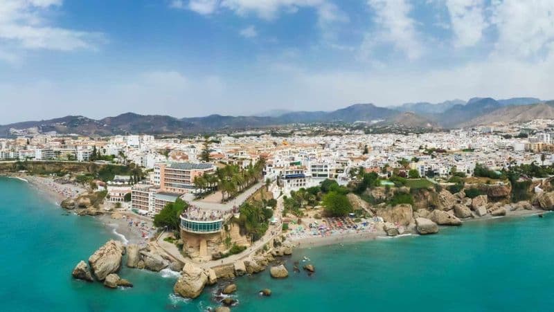 Billet Excursion d'une journée à Nerja et Frigiliana au départ de Malaga avec dégustation de vins
