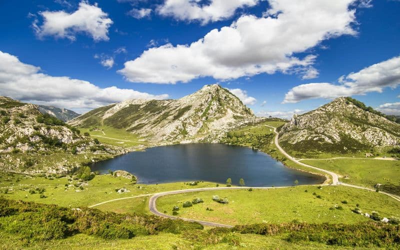 Billet Excursion d'une journée aux lacs de Covadonga, au sanctuaire, à Cangas et Lastres depuis Oviedo