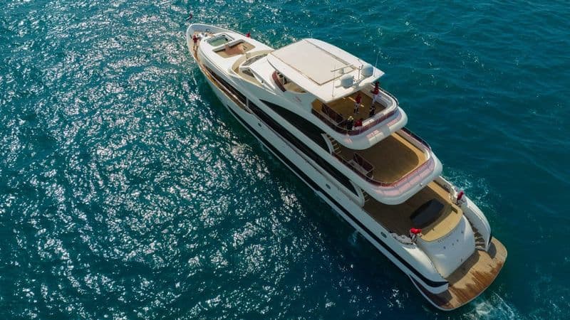 Billet Dubai Harbour Super Yacht Experience with Live DJ Set
