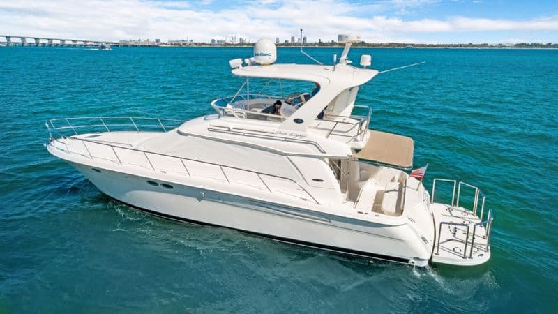 Billet Location de bateau - Sea Ray 550 Sedan Bridge (Motorboat)