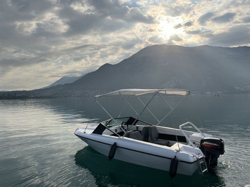 Billet Glastron GT 225 (Motorboat)