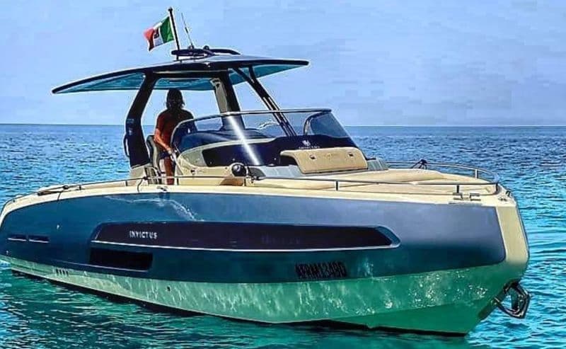 Billet Invictus  GT320 (Motorboat)