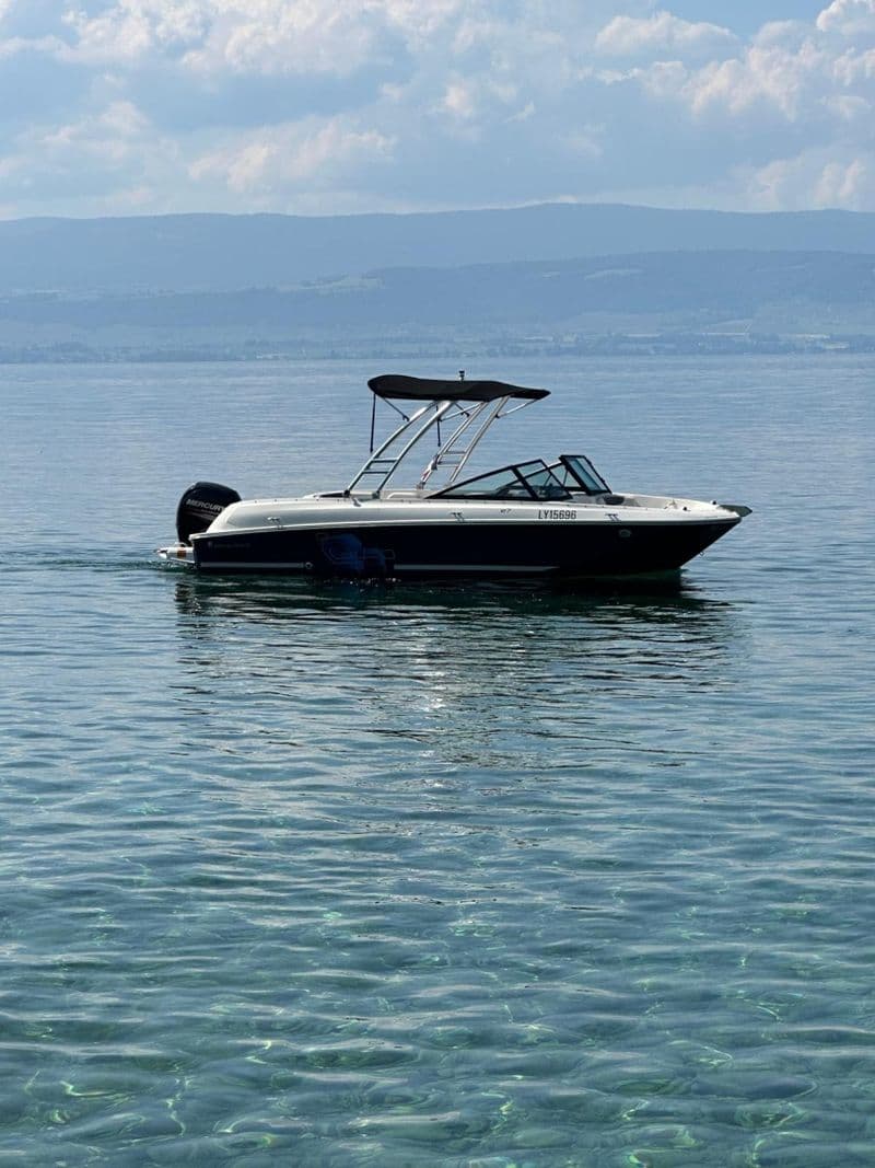 Billet Bayliner E7 (Motorboat)