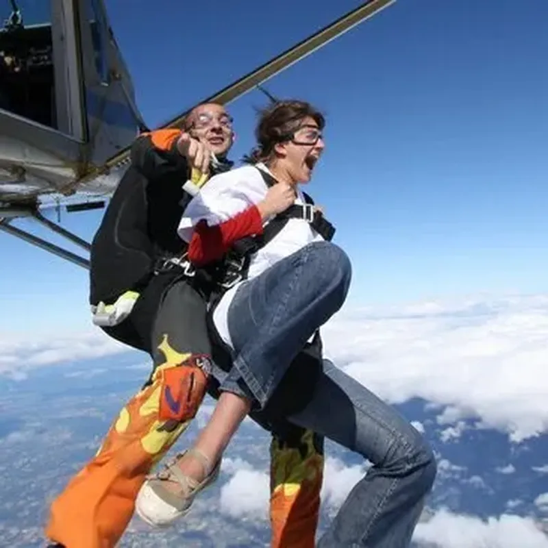 Billet Saut en Parachute Tandem à Clermont-Ferrand