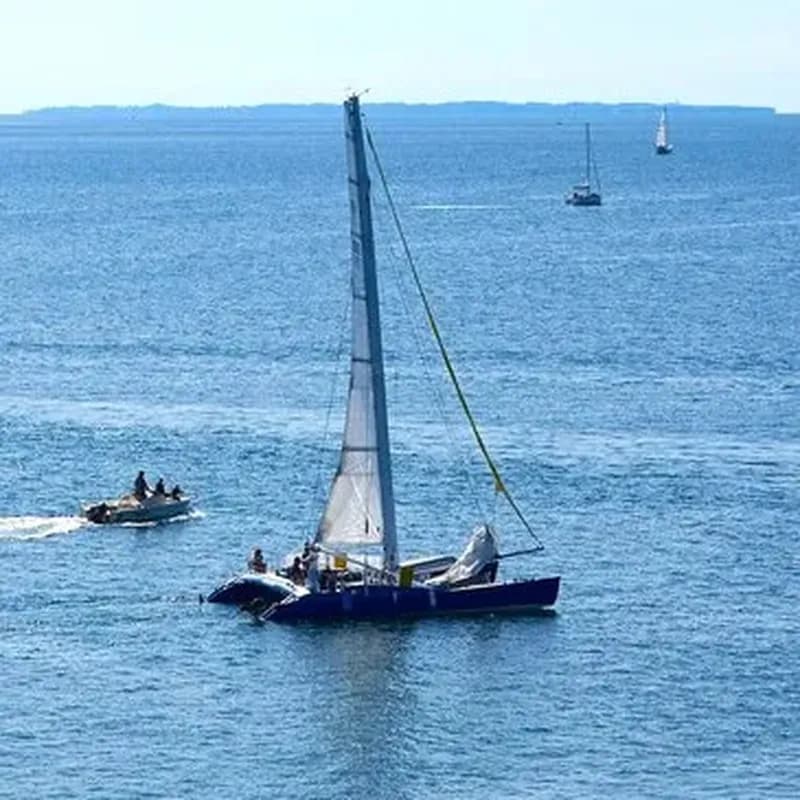 Billet Journée en Catamaran de Course à Névez - Ile de Groix / Glénan