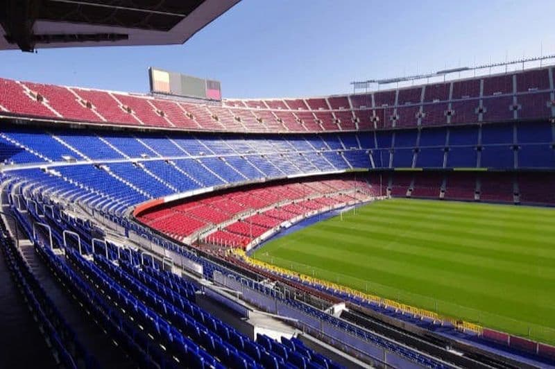 Billet Barcelone : Visite guidée des stades de football + transferts + boissons