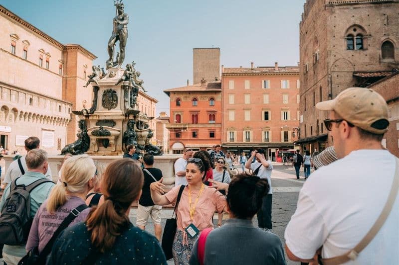 Billet Bologne : visite guidée à pied + entrée à l'Archiginnasio et à la Tour de l'Horloge