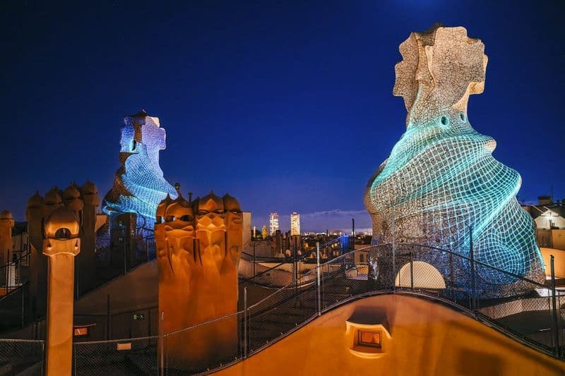 Billet Casa Milà - La Pedrera : Visite guidée nocturne + Dîner facultatif
