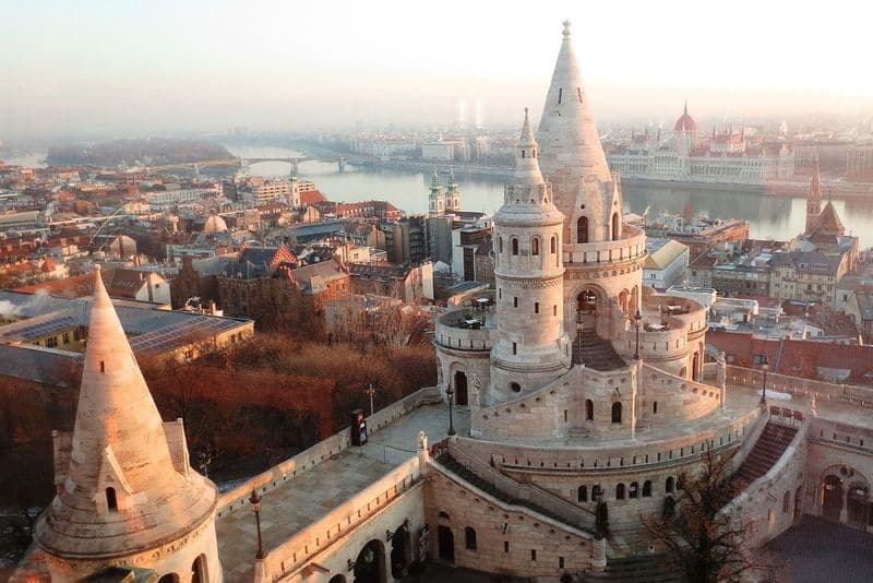 Billet Budapest : Visite guidée du quartier des châteaux + visite guidée en bus