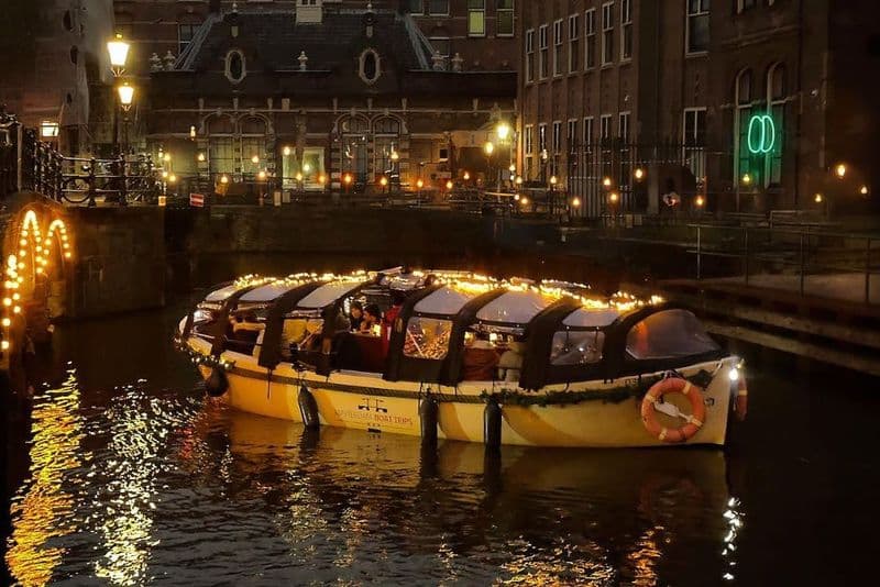 Billet Festival des lumières d'Amsterdam : excursion en bateau avec boissons et collations