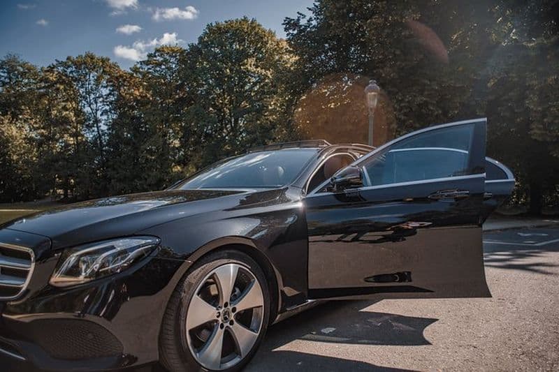Billet Transfert privé de l'aéroport de BRU à Bruxelles-ville avec limousine de luxe 3 pax