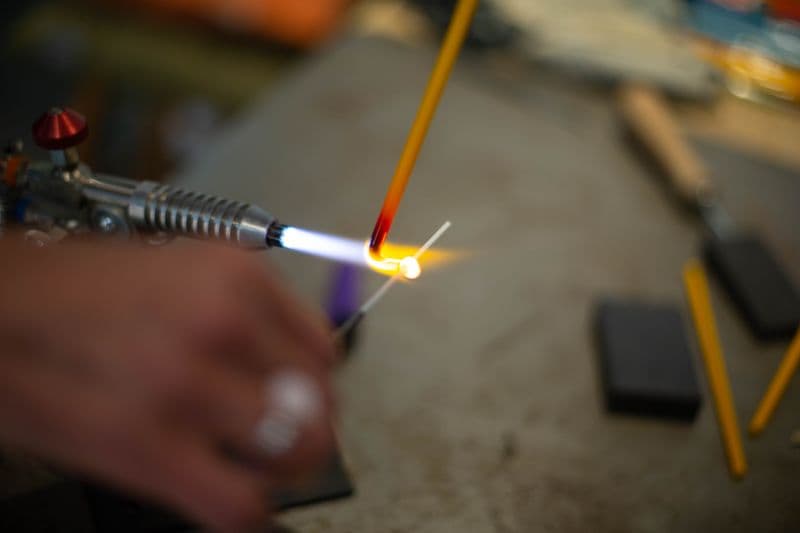 Billet Réalisez votre bijou en verre grâce au filage