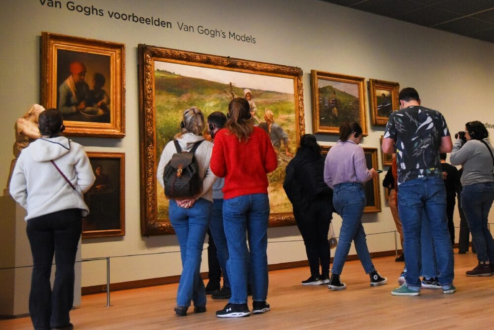 Visiteurs au musée van Gogh à Amsterdam