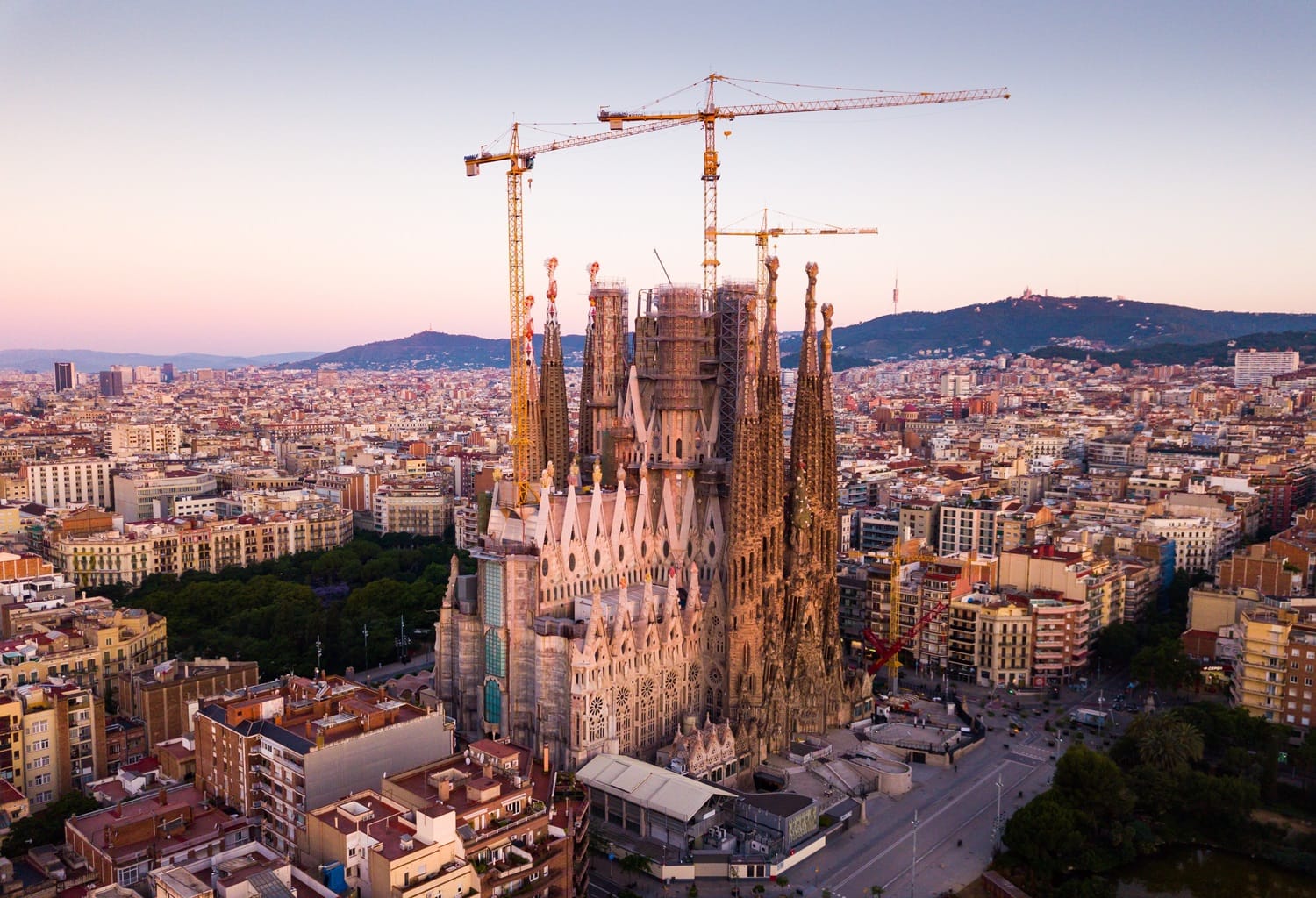 Construction, grues, Sagrada Familia, Barcelone