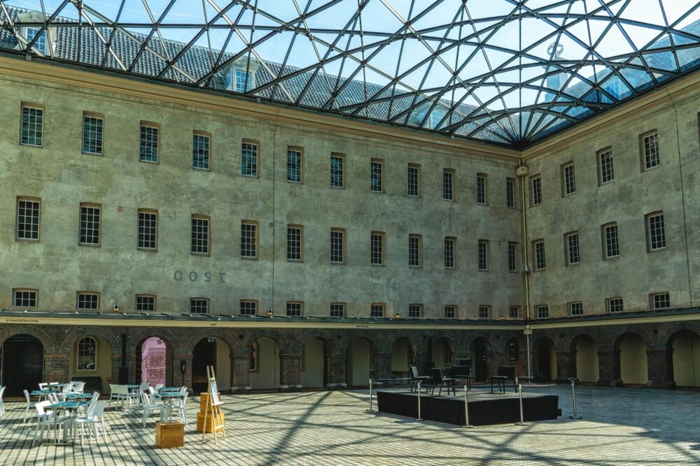 verrière du toit du musée maritime d'Amsterdam