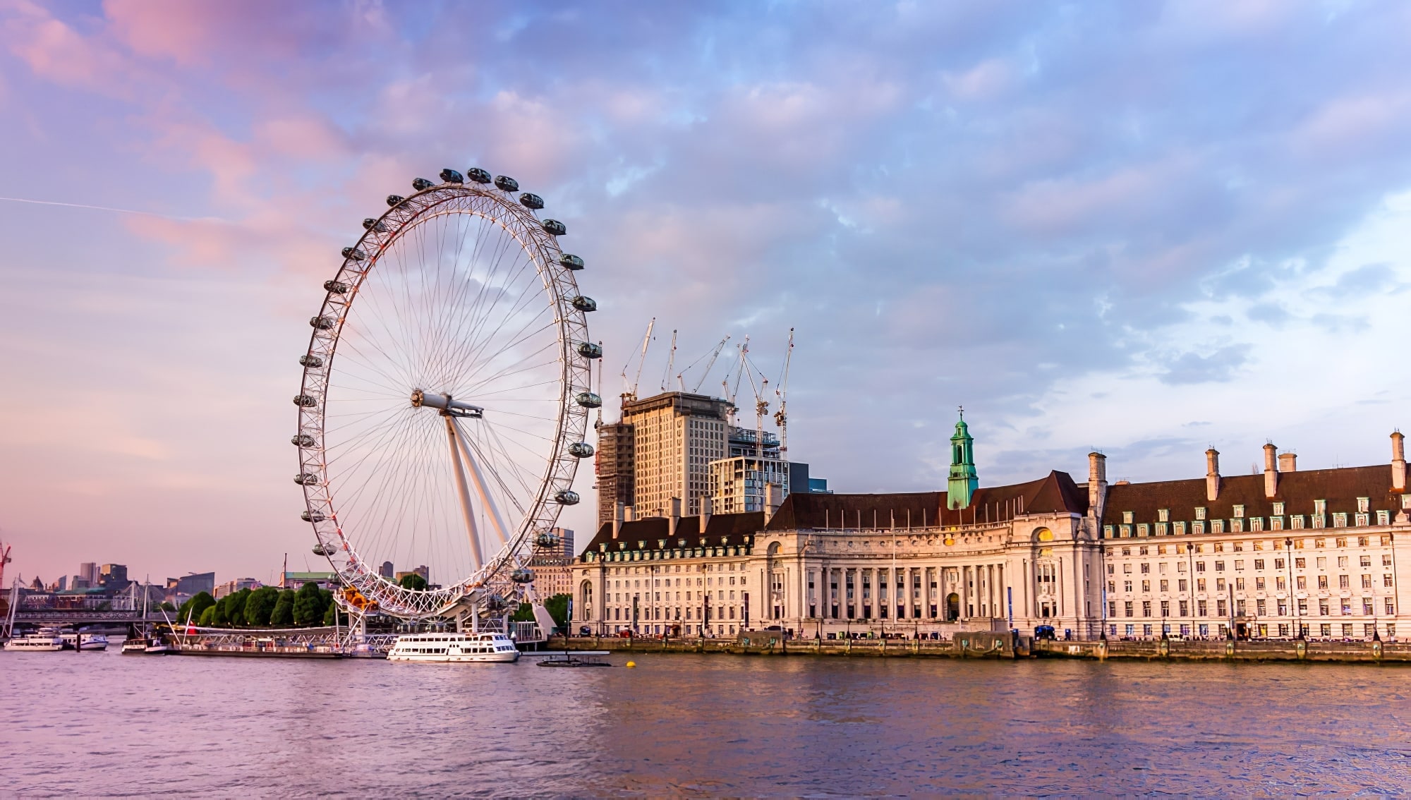 Vue panoramique du London Eye, attraction majeure à Londres