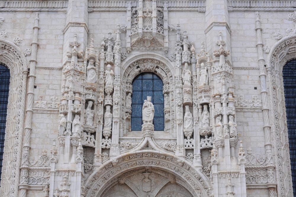 Entrée de l'église Santa Maria