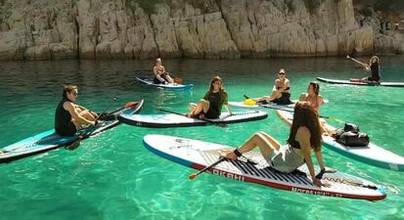 Randonnée en Paddle à Cassis à la découverte des calanques de Port Pin et En vau