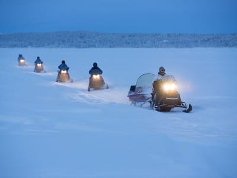 Excursion en motoneige aux aurores boréales près de Kiruna en Suède