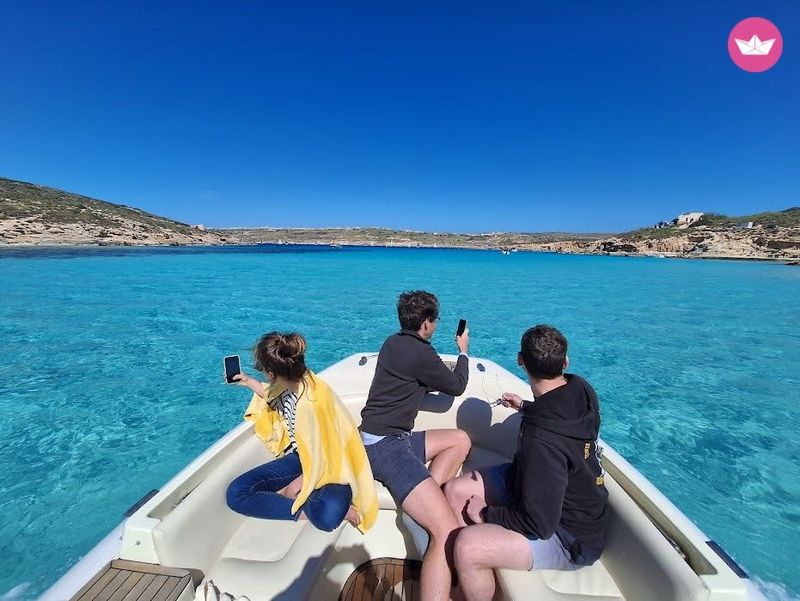 Excursion exclusive d'une demi-journée en bateau à Comino (Blue Lagoon, Crystal Lagoon et grottes)