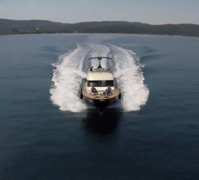 Billet Journée exclusive sur un yatch autour des îles d Hyeres ou de la côte varoise