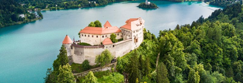 Excursion à Bled, à la grotte de Postojna et au château de Predjama
