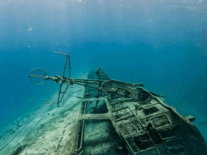 Billet Sortie découverte d'épaves en apnée à Groix (56)