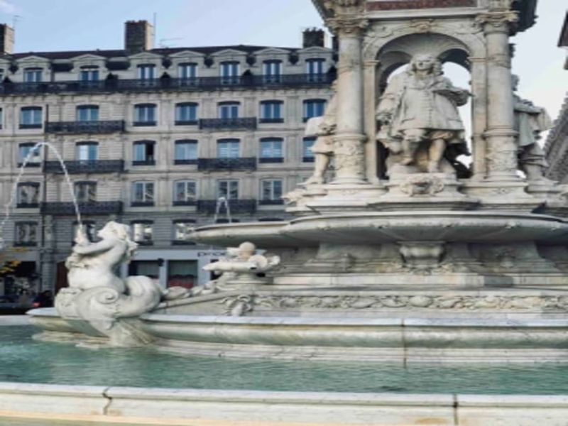 Visite guidée privative de la Presqu'île de Lyon (69)