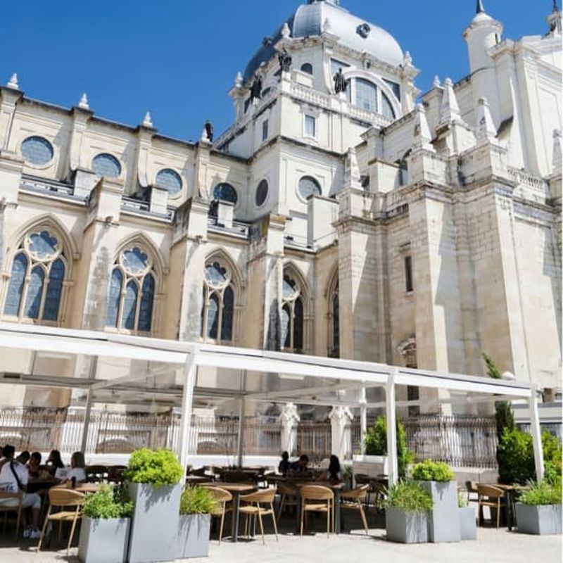 Visite du musée de l'Almudena et de la coupole de la cathédrale de l'Almudena, qui offre les plus belles vues sur le centre de Madrid + Déjeuner au Café de La Galería