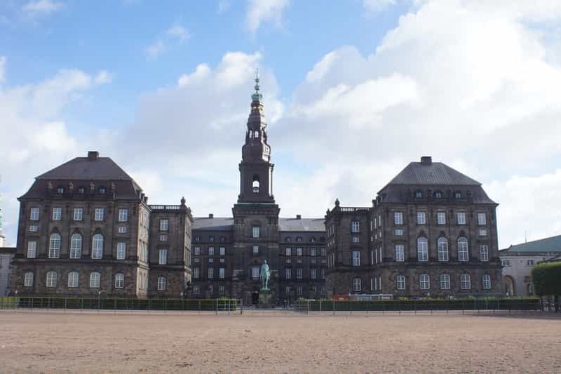 Copenhague : jeu d'exploration autour d'un meurtre près du palais de Christiansborg