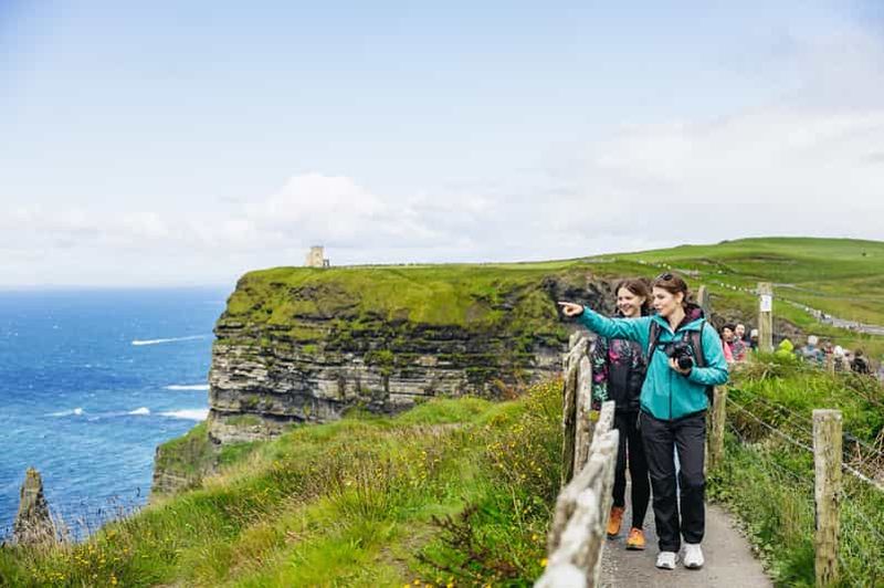 Billet Au départ de Galway : Excursion guidée d'une journée aux falaises de Moher et au Burren